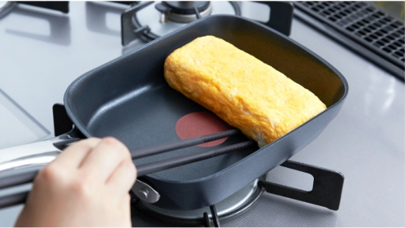 エッグロースターで玉子焼きを焼くイメージ